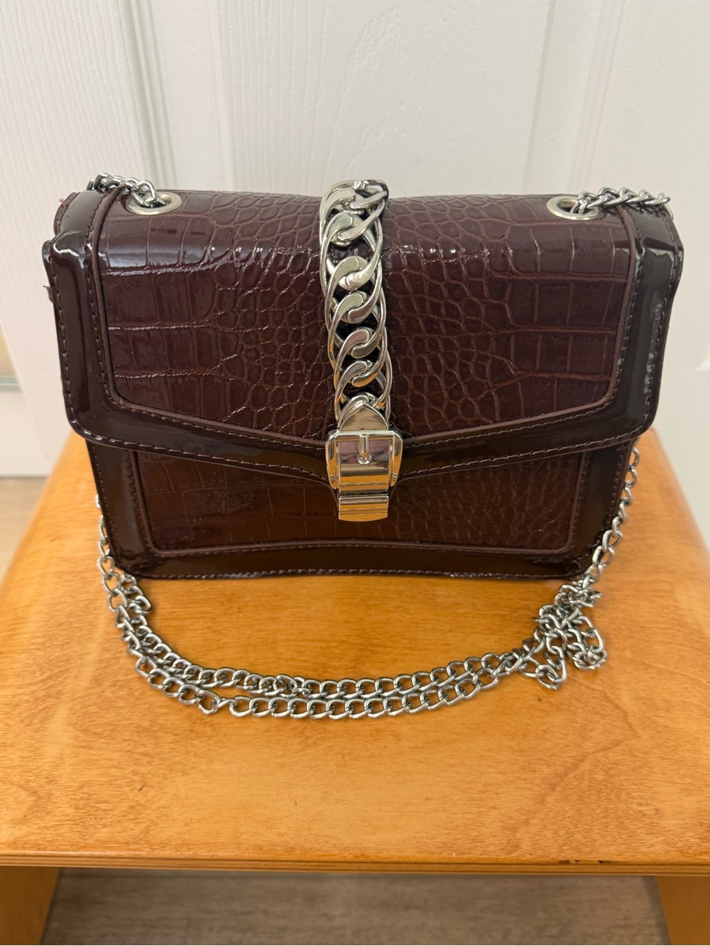 Women's Dark Brown Croc-Embossed Chain Shoulder Bag